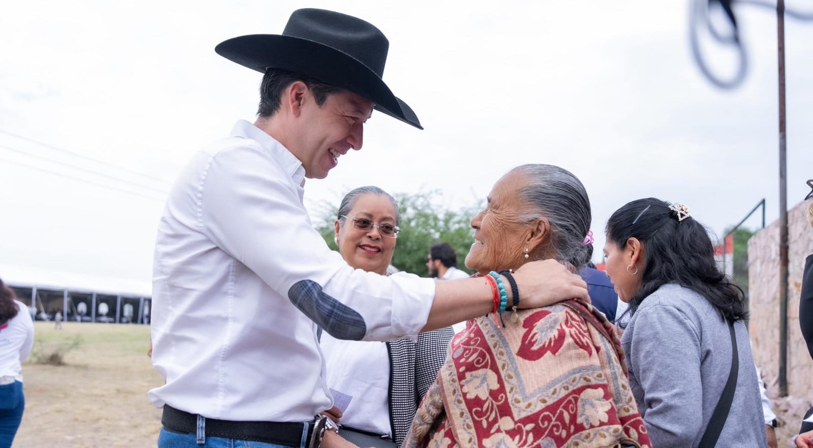 Encabeza Rodrigo Monsalvo festejos por el Día de las Madres en Chichimequillas