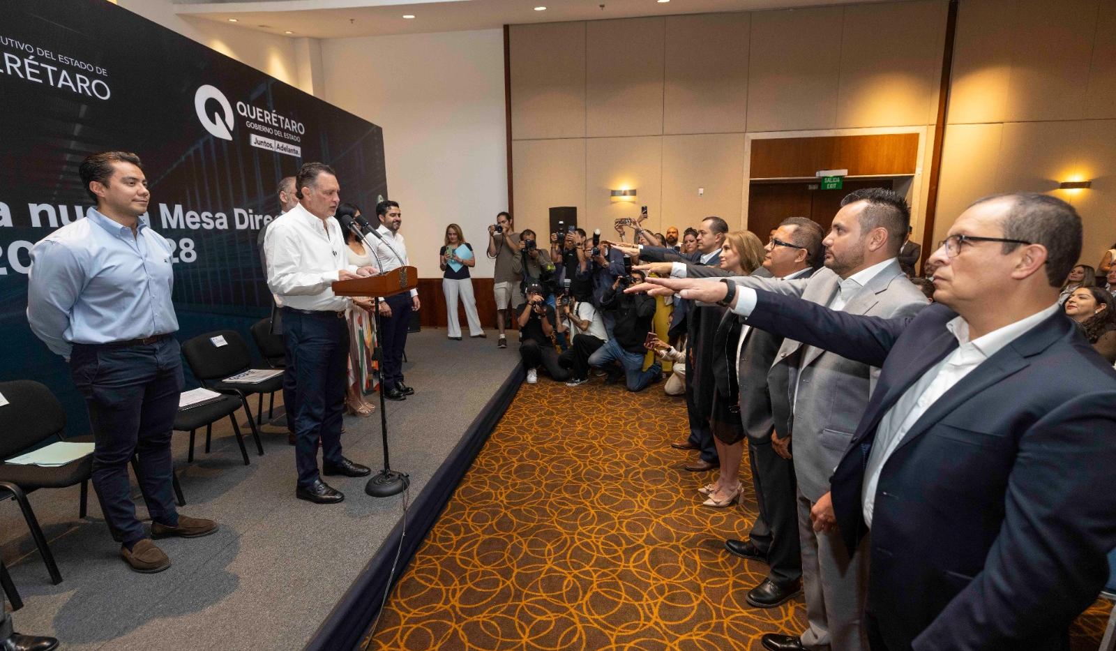 Mauricio Kuri toma protesta a la nueva mesa directiva de la Asociación Mexicana de Data Centers