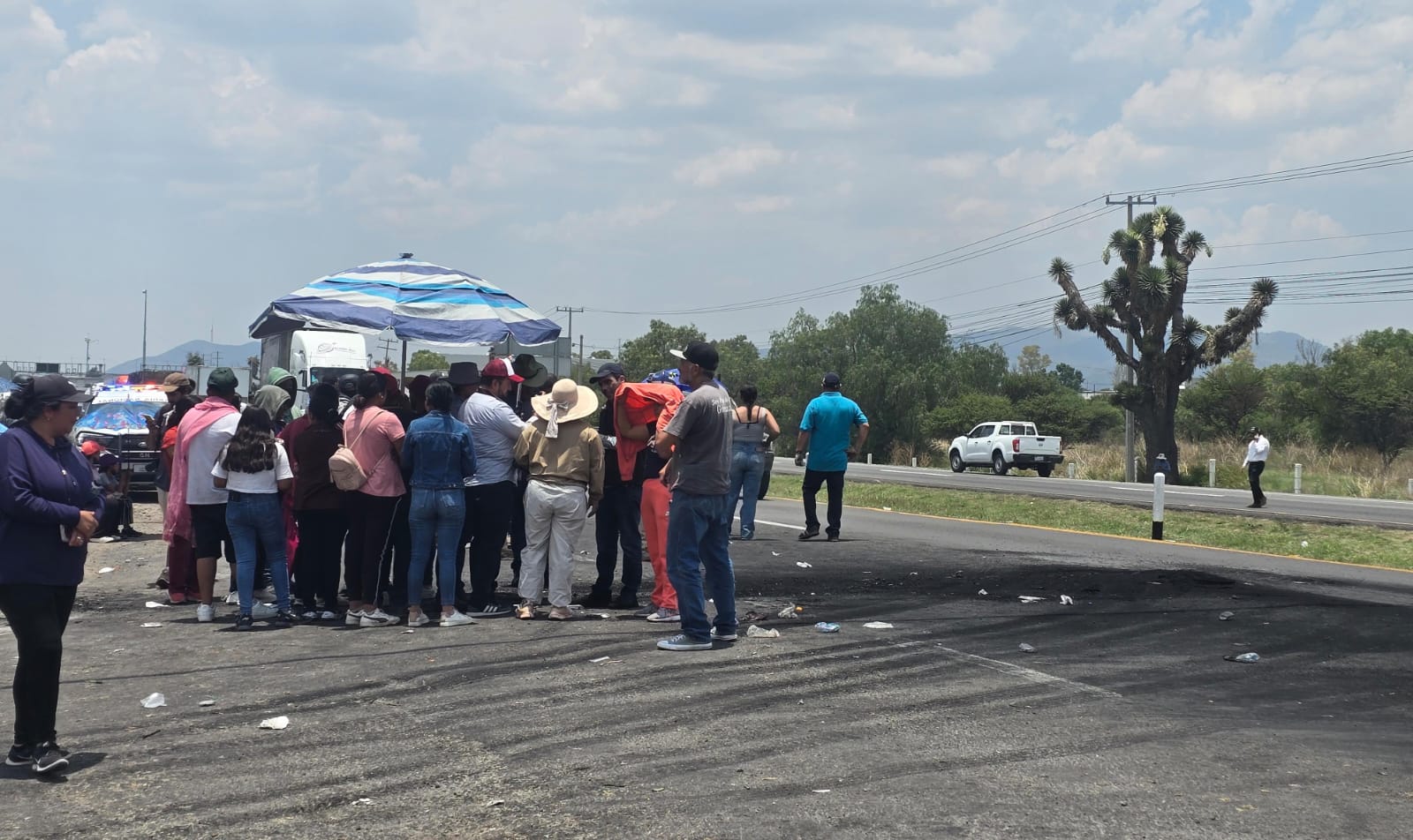 MUERE TRÁILERO AL SUFRIR UN INFARTO EN EL TRÁFICO DE LA QRO-SLP