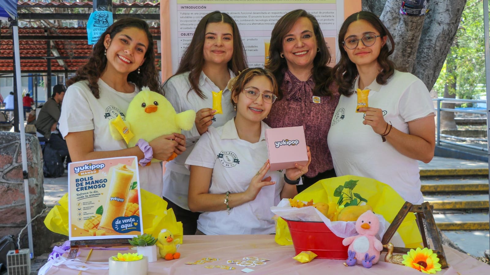 Organiza Química UAQ presentación de productos alimenticios estudiantiles