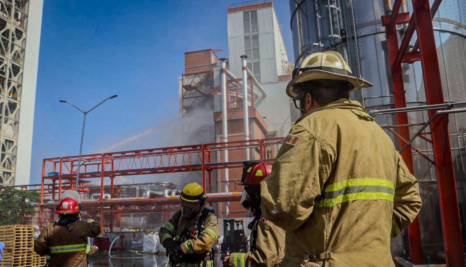 Evacuan empresa Indorama en zona industrial Benito Juárez