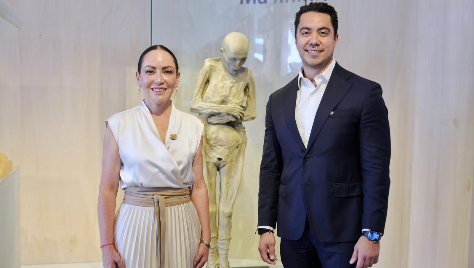 Inaugura Felifer Macías exposición Las Momias de Guanajuato en Querétaro “Ecos de la Eternidad”
