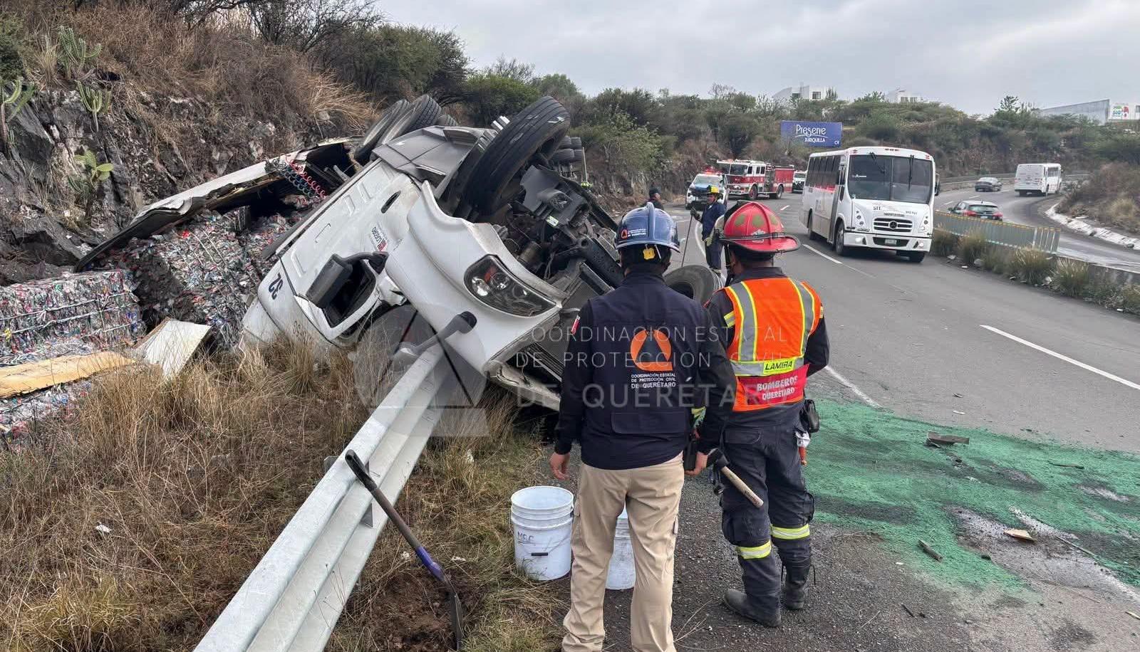 UN MUERTO EN VOLCADURA DE TRÁILER EN EL LIBRAMIENTO NORPONIENTE!