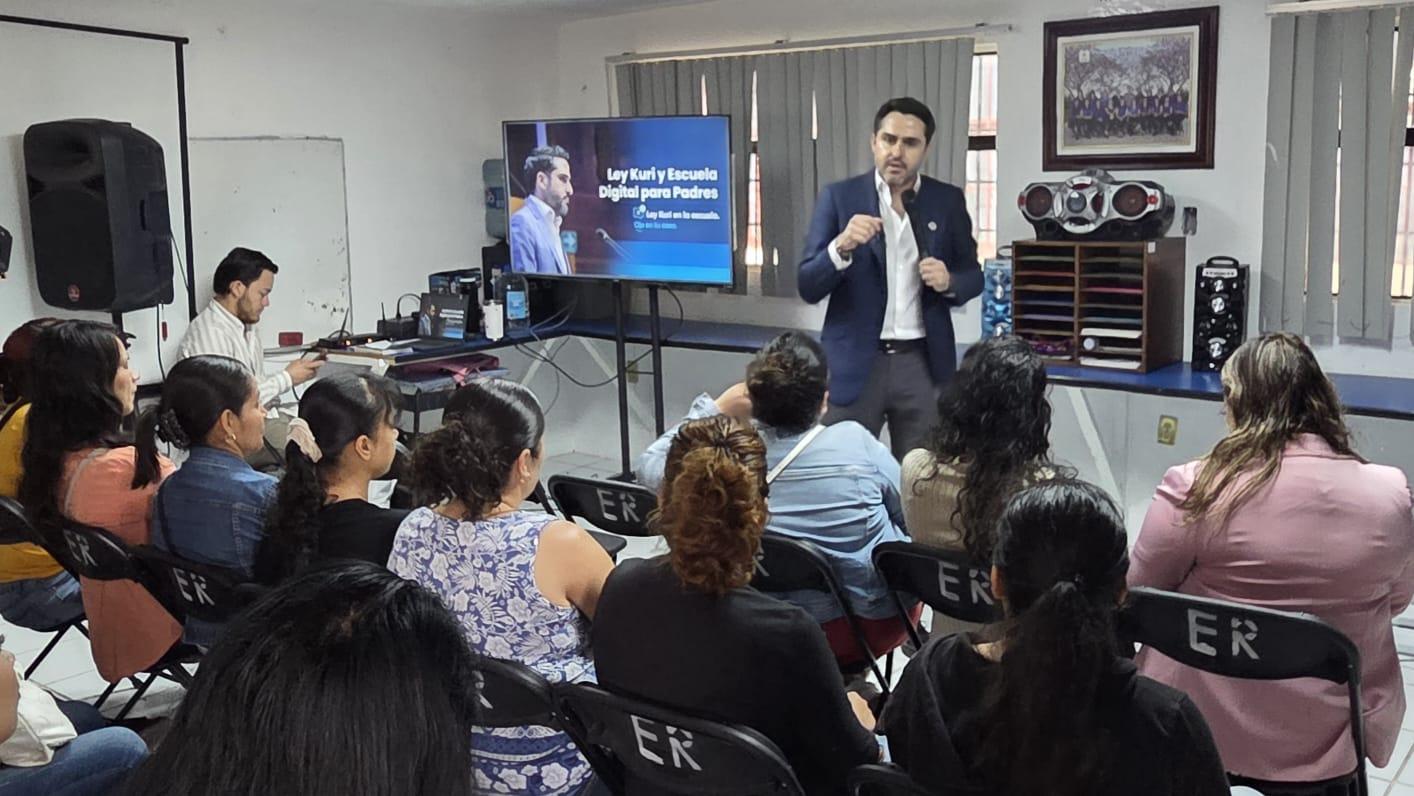 Intensifica Agustín Dorantes los talleres digitales de apoyo a padres de familia
