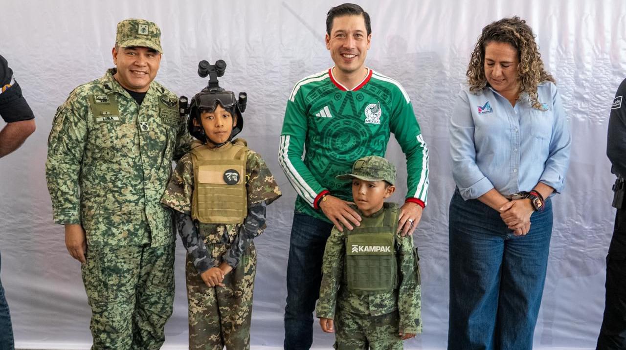 Rodrigo Monsalvo inaugura exposición militar Conín en beneficio de niñas, niños y adolescentes
