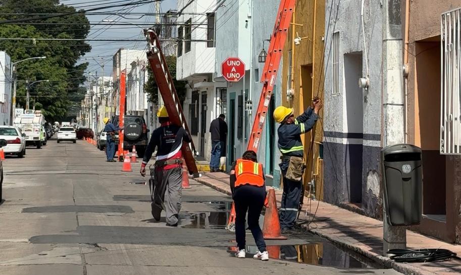 Continua el retiro de cableado en desuso de las principales avenidas de la capital