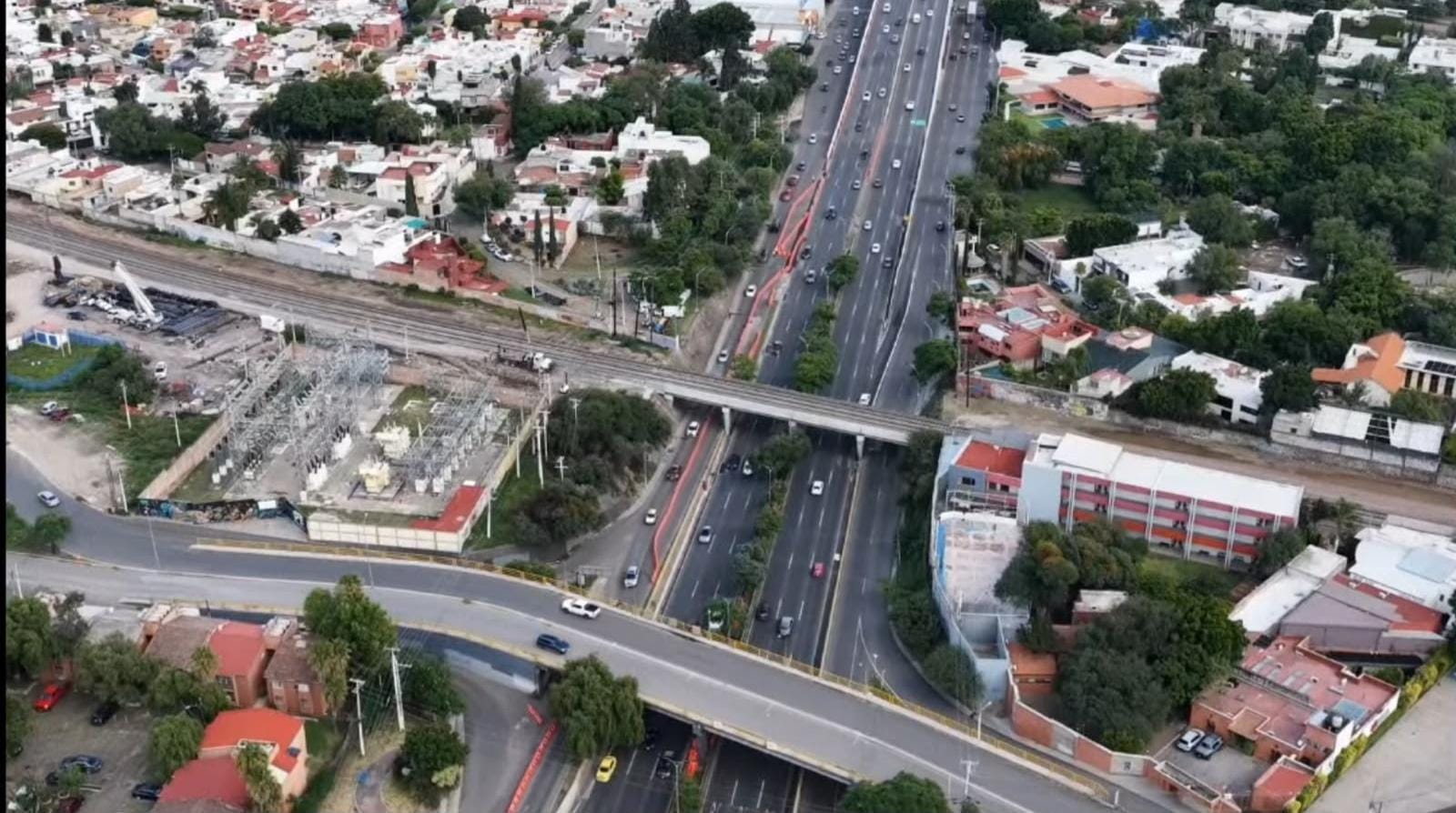 Se exhorta a transporte de carga a respetar restricciones de circulación por obras del tren México-Querétaro