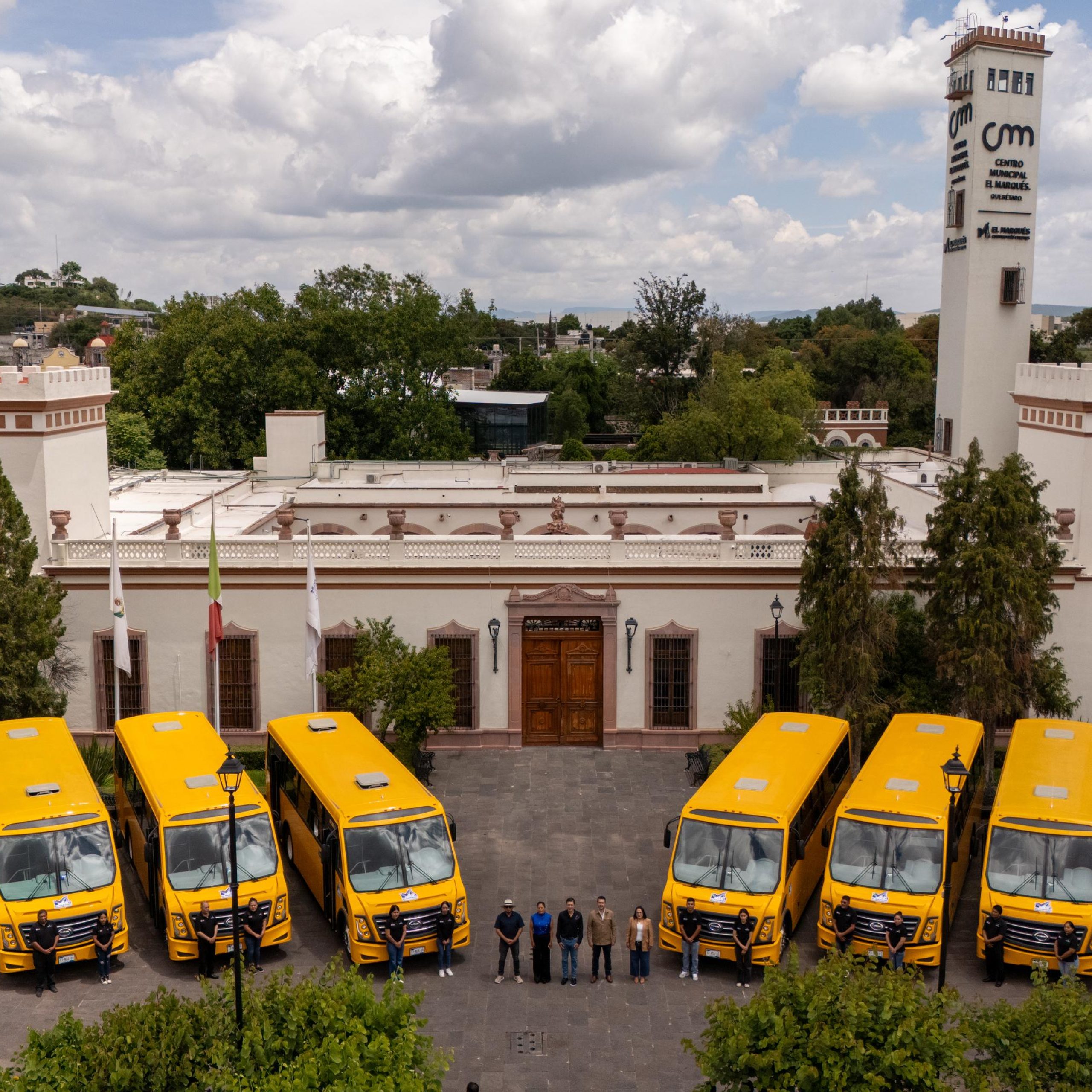 Rodrigo Monsalvo fortalece el Transporte Escolar Gratuito