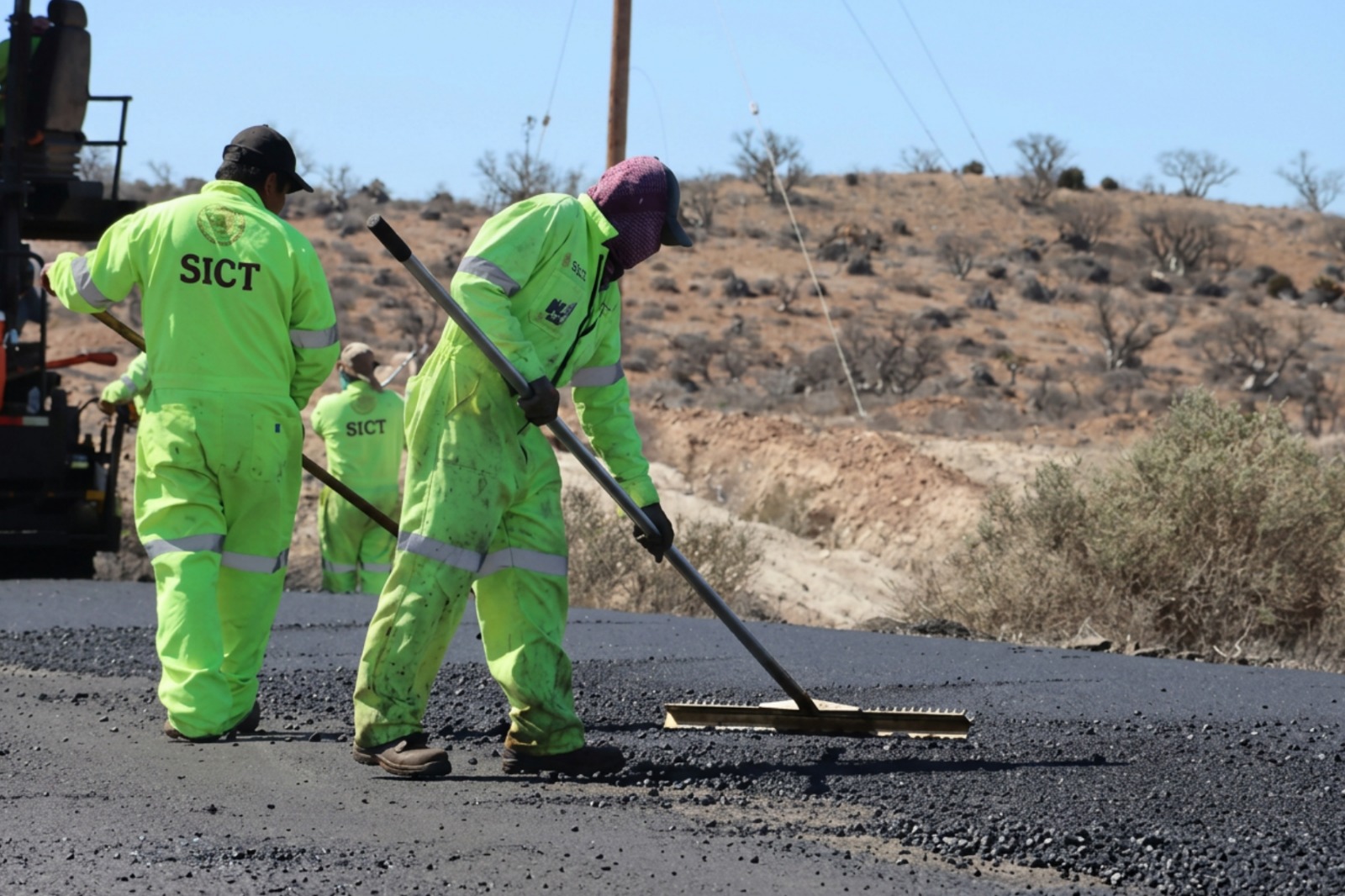 Repararán baches entre El Colorado y la carretera 57 en un plazo de 15 días