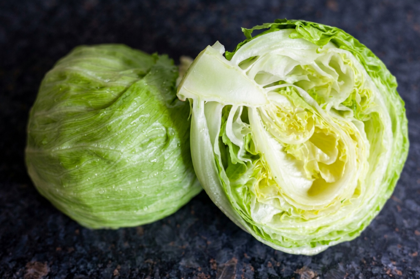 México investiga cadena de suministro de lechuga tras brote de diarrea “explosiva” en EU