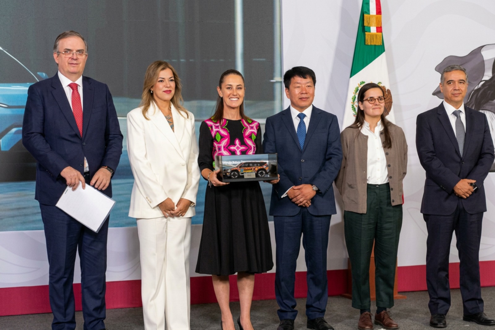 KIA anuncia inversión en México para producir su primer vehículo eléctrico en Nuevo León