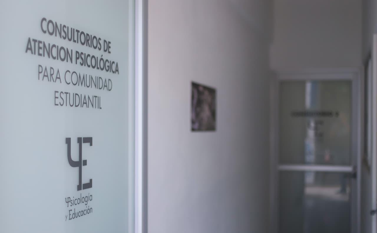Analiza UAQ barreras masculinas para el cuidado emocional