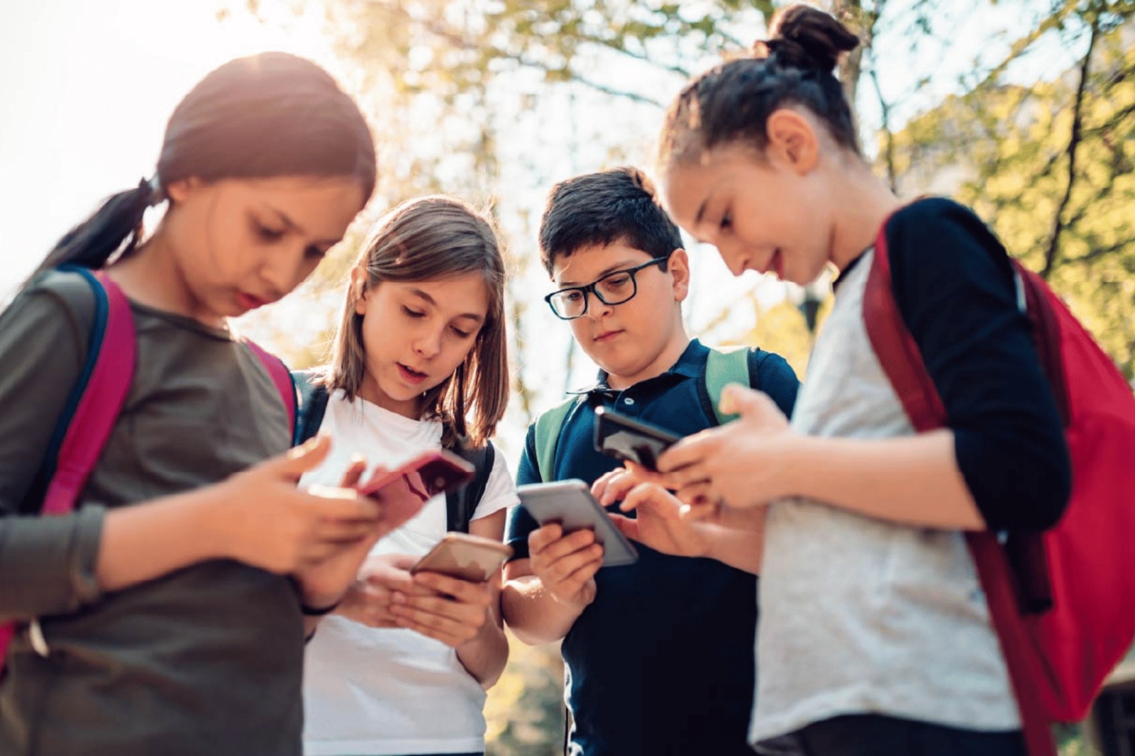 SEP consultará a maestros sobre uso de celulares y dispositivos electrónicos en escuelas