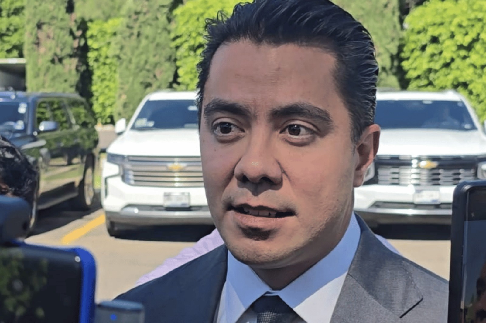Felifer Macías pide no politizar caída de árbol que dejó una persona fallecida en Querétaro
