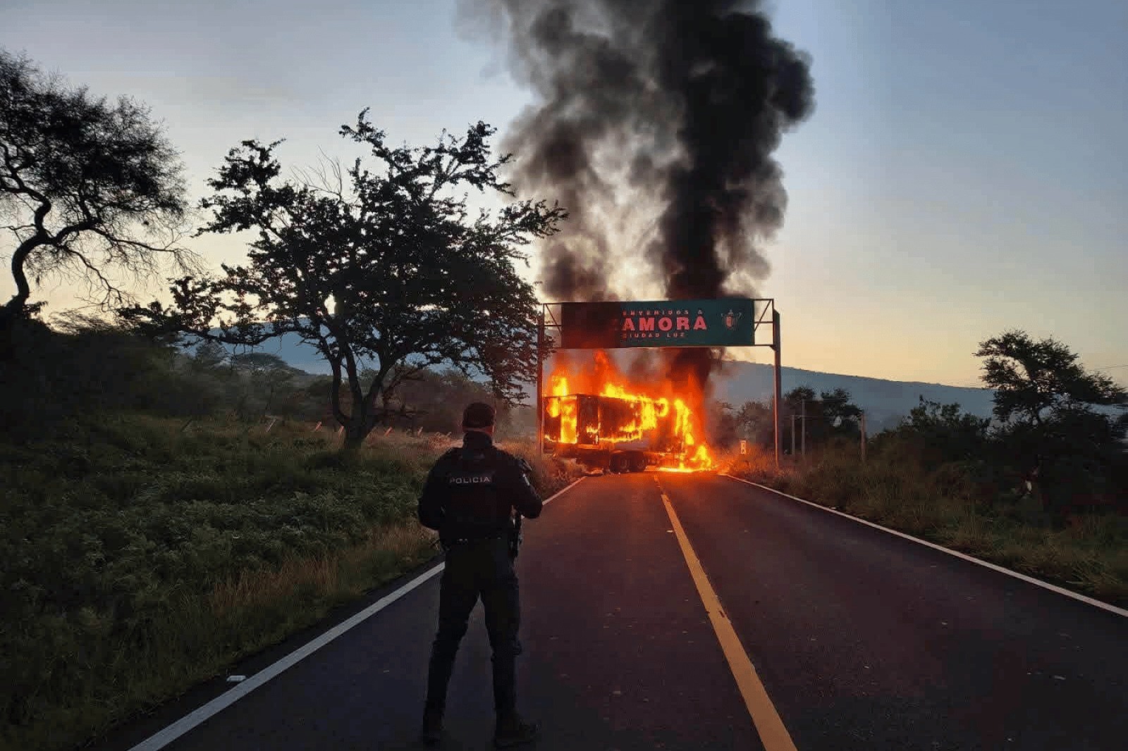Michoacán registra 11 bloqueos tras operativo federal contra el CJNG