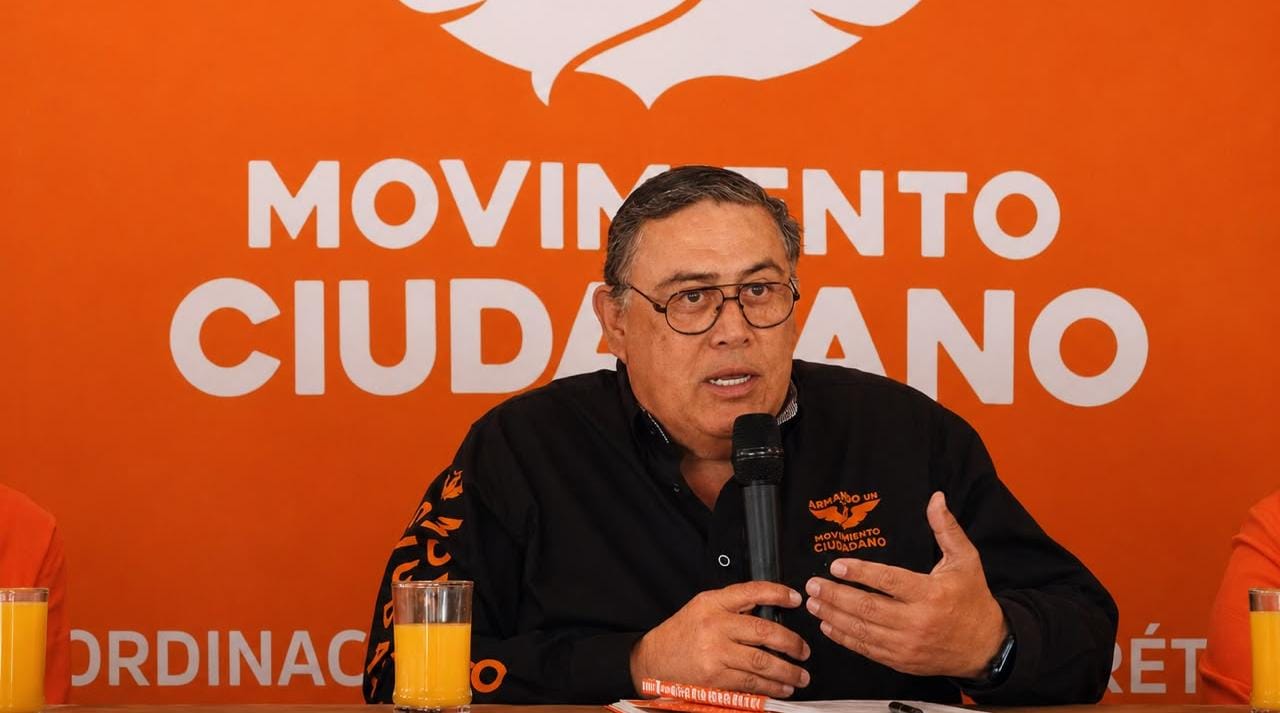 Afirma Armando Rivera que espectaculares con su imagen son de un “paquete publicitario”
