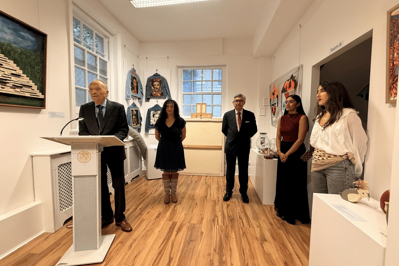 Alejandro Gertz Manero reaparece en Reino Unido con exposición sobre Frida Kahlo