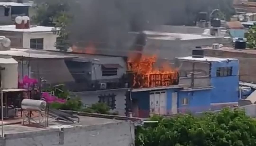 ARDE VIVIENDA EN LA COLONIA PEÑUELAS