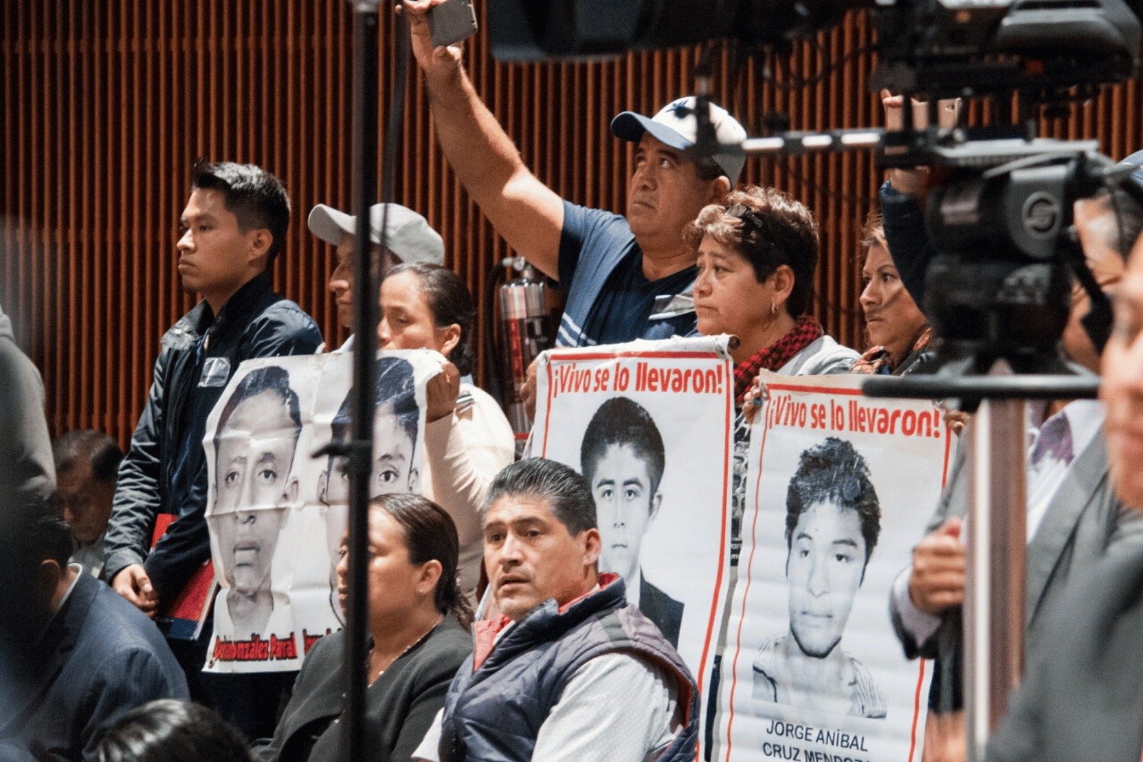 Caso Ayotzinapa: FGR analiza restos hallados en bolsas y un crematorio en Iguala