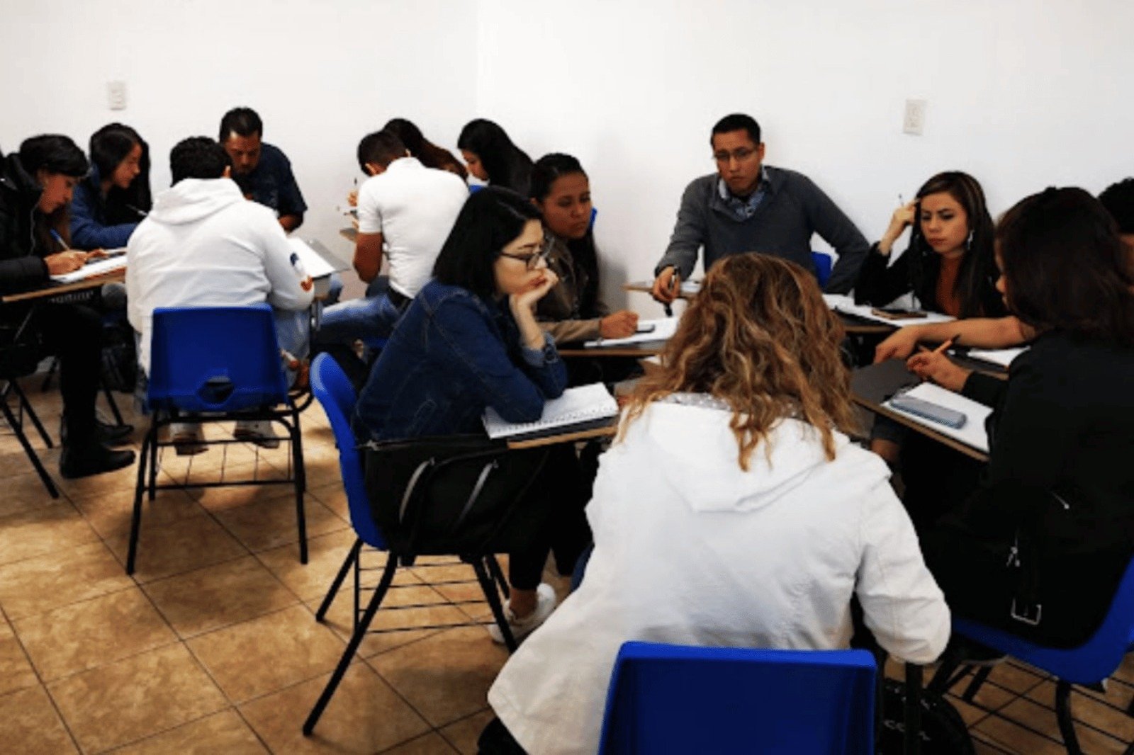 Querétaro eliminará examen de ingreso a preparatorias públicas en 2027
