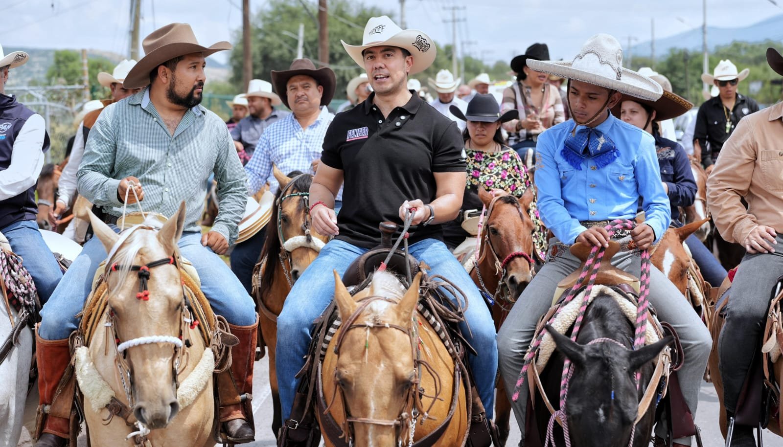 Juntos trabajamos para llevar a Santa Rosa Jáuregui al mejor momento de su historia: Felifer Macías