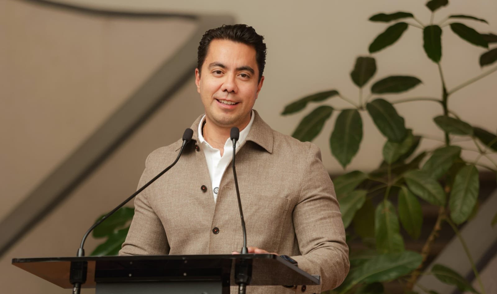 Inaugura Felifer Macías el programa “Los profesionistas más cerca de tí”