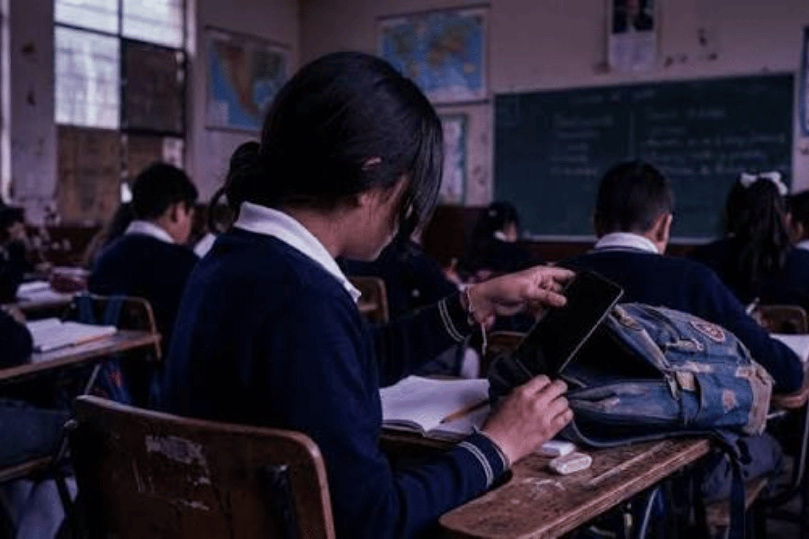 Martha Soto señala que Querétaro mantendrá su esquema de uso de celular en escuelas