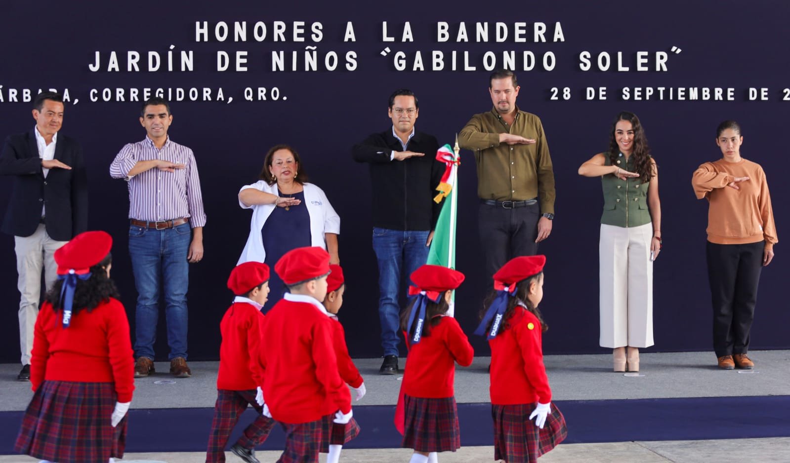 Chepe Guerrero encabeza Honores a la Bandera en Jardín de Niños “Gabilondo Soler”