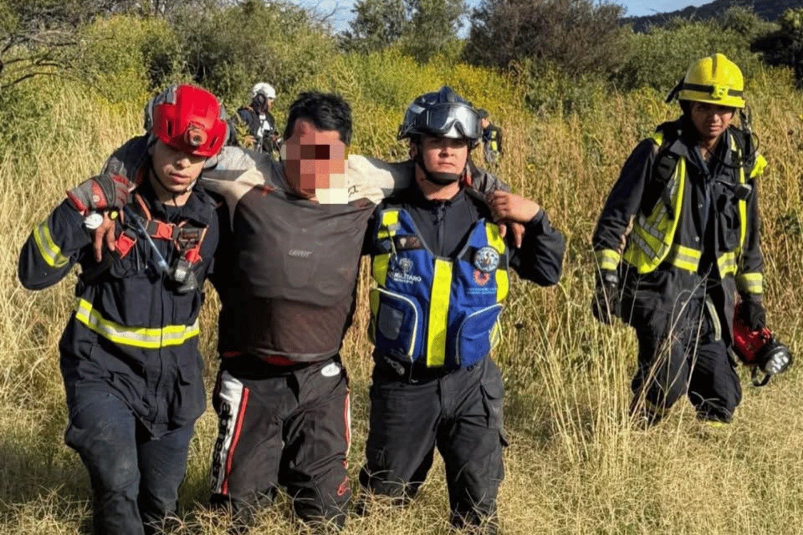Rescate de tres personas concluye tras más de 12 horas en Peña Colorada