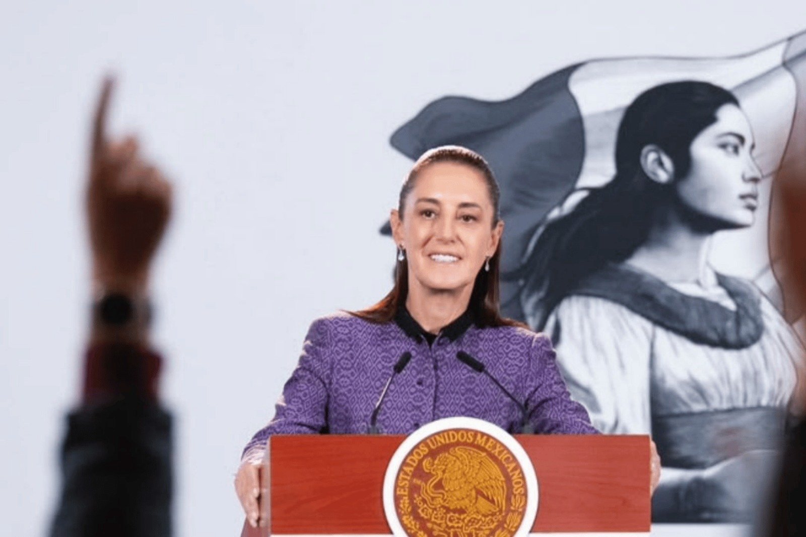 Claudia Sheinbaum expresa desacuerdo con votos contra reforma de doble nacionalidad