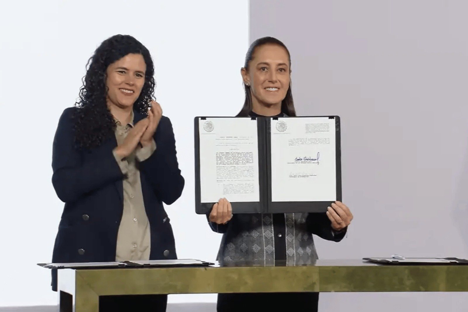 Claudia Sheinbaum oficializa reforma sobre doble nacionalidad para candidaturas desde 2028
