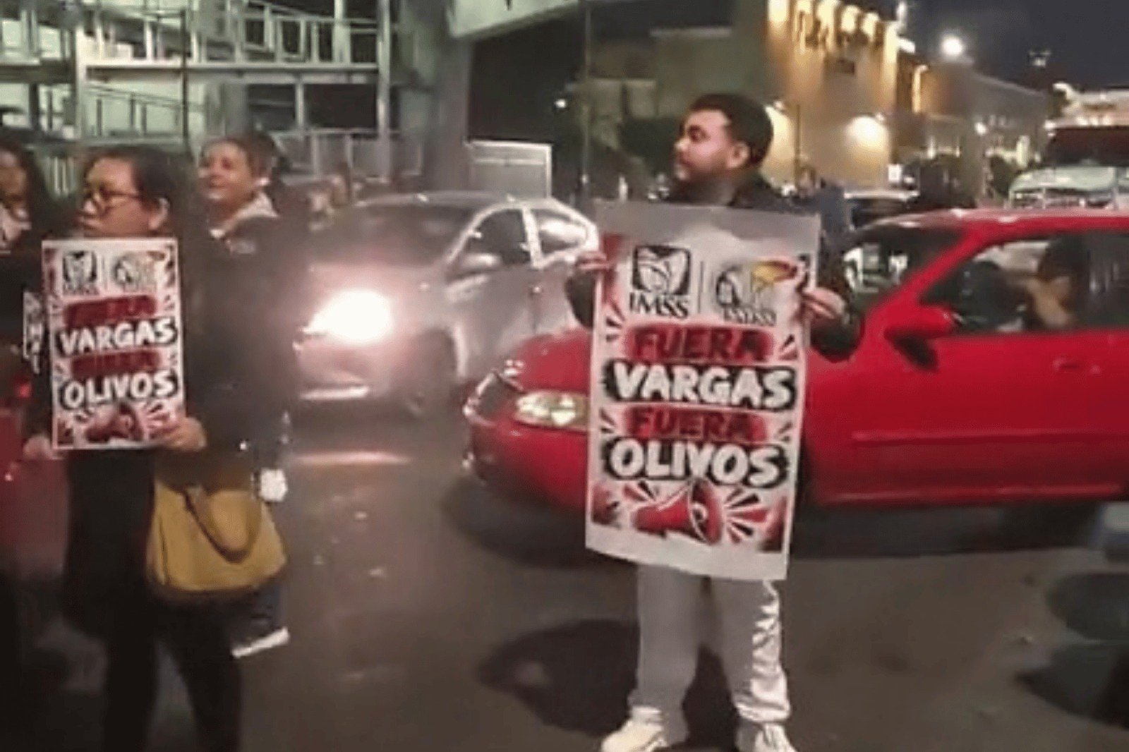 Manifestación de trabajadores del IMSS Querétaro plantea demandas salariales y de pensiones
