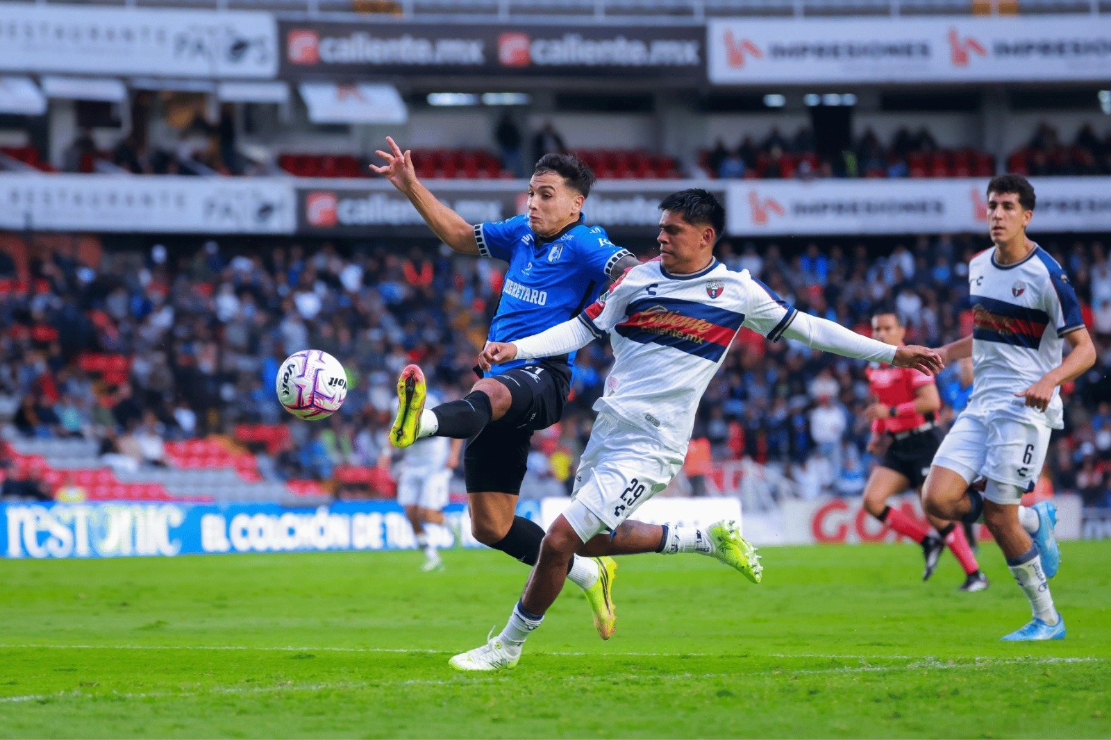 Gallos Blancos derrota al Atlante en La Corregidora durante la jornada 11