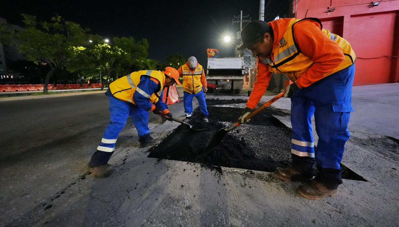 Supervisa Felifer Macías trabajos de mantenimiento vial en Querétaro