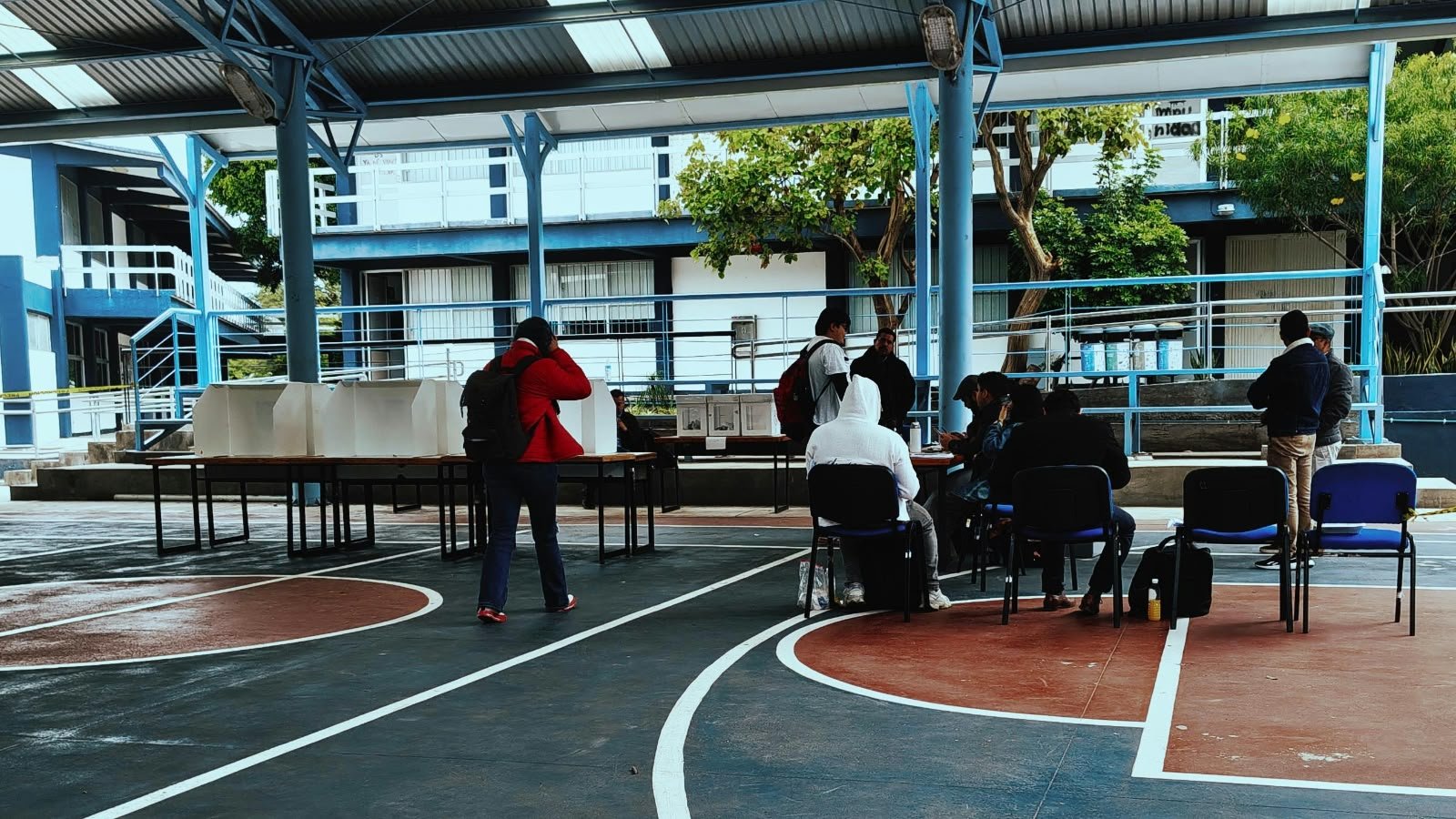 Estudiantes y docentes deciden Rectoría de la UAQ este lunes