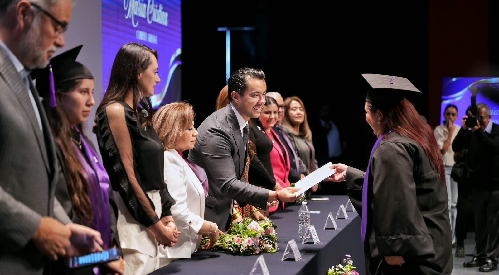Felicidades a las 451 graduadas de la Universidad de las Mujeres: Felifer Macías