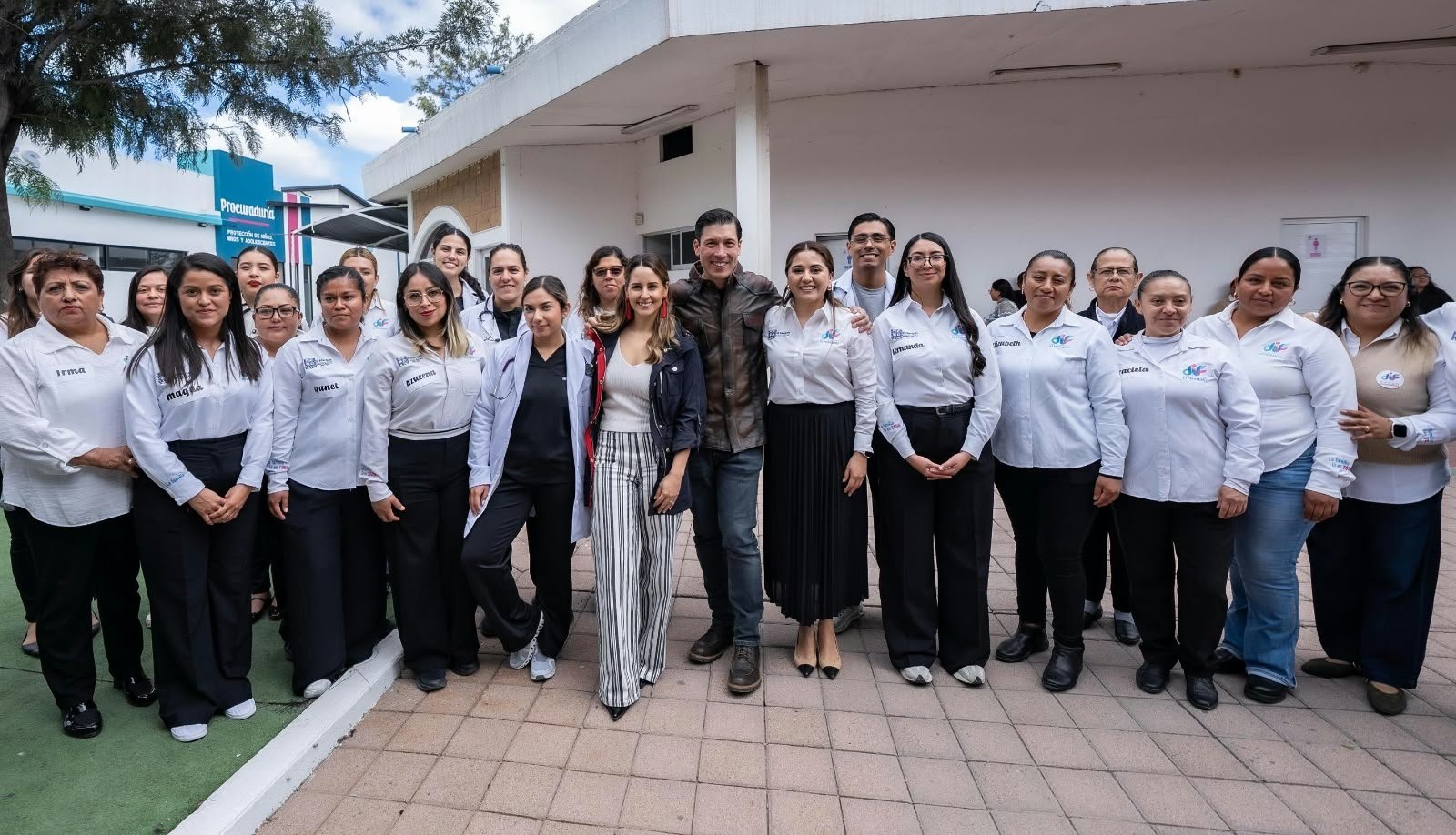Rodrigo Monsalvo reconoce la labor del personal del SMDIF en favor de las familias marquesinas
