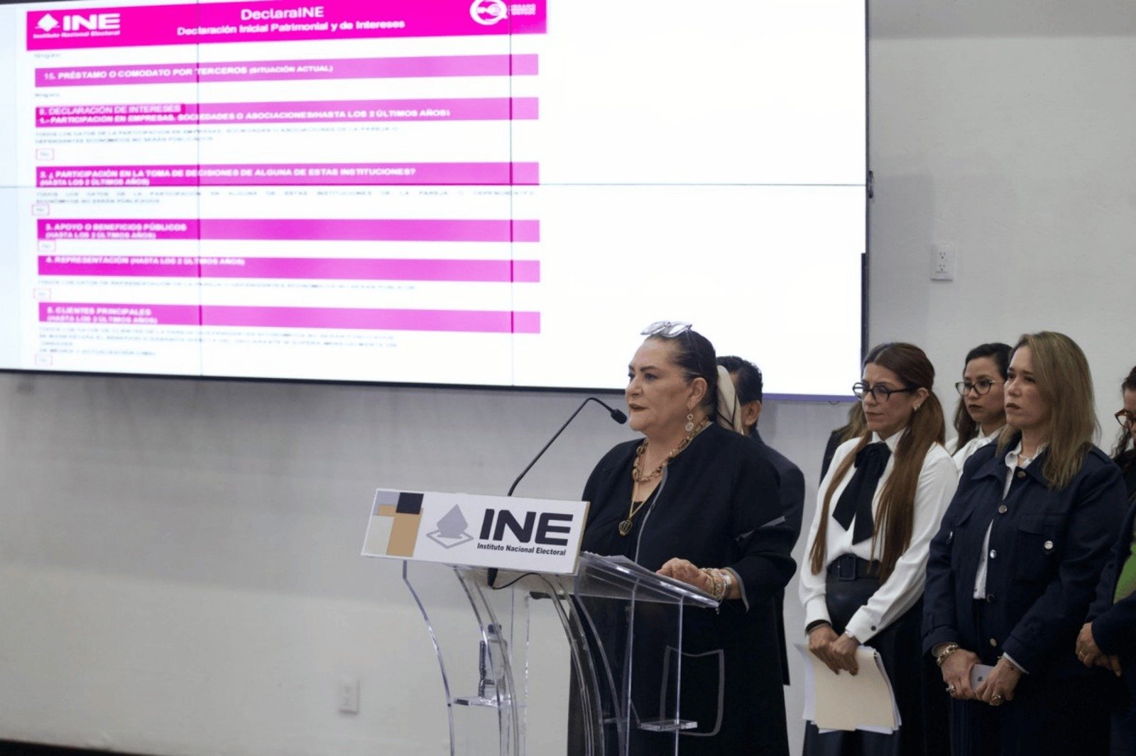 INE registra contratos por mil 450 millones de pesos con empresas relacionadas con José Alfredo Hernández