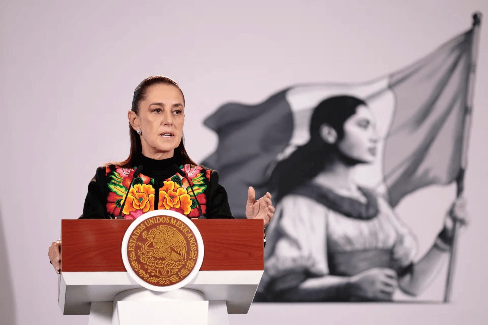 Claudia Sheinbaum solicita auditoría al INE tras la renuncia de Guadalupe Taddei