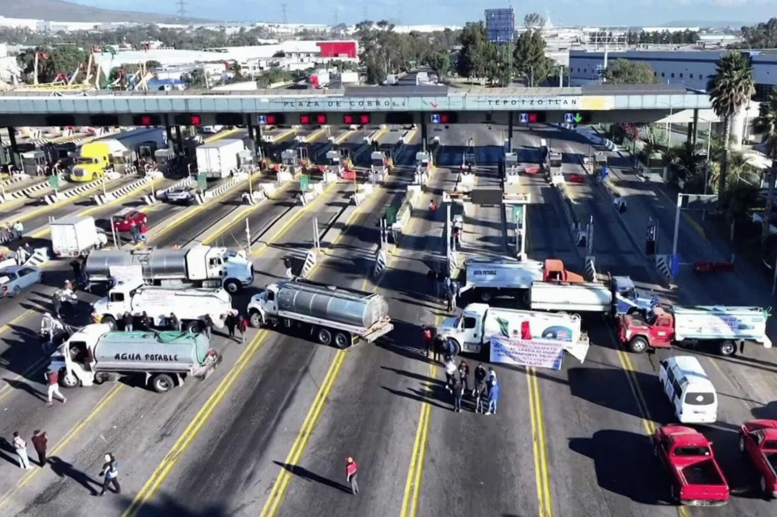 Transportistas de Querétaro anuncian movilización de 50 unidades para exigir soluciones federales