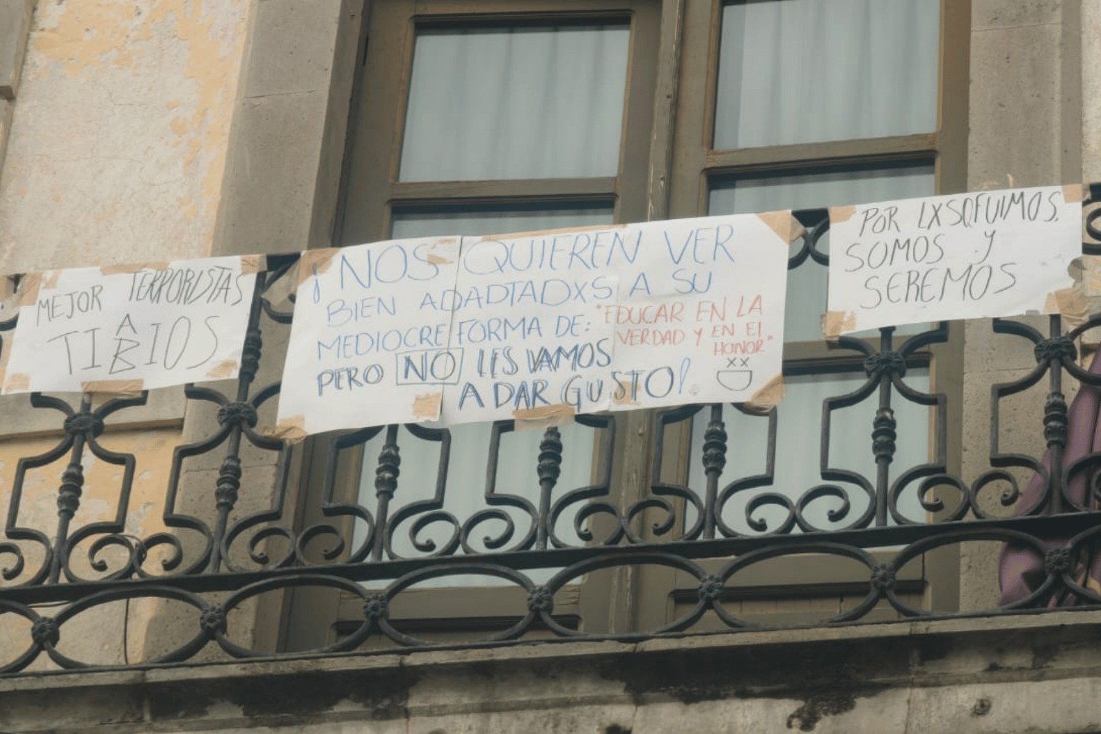 Sociedad estudiantil inicia paro en Filosofía de la UAQ y convoca a asamblea general