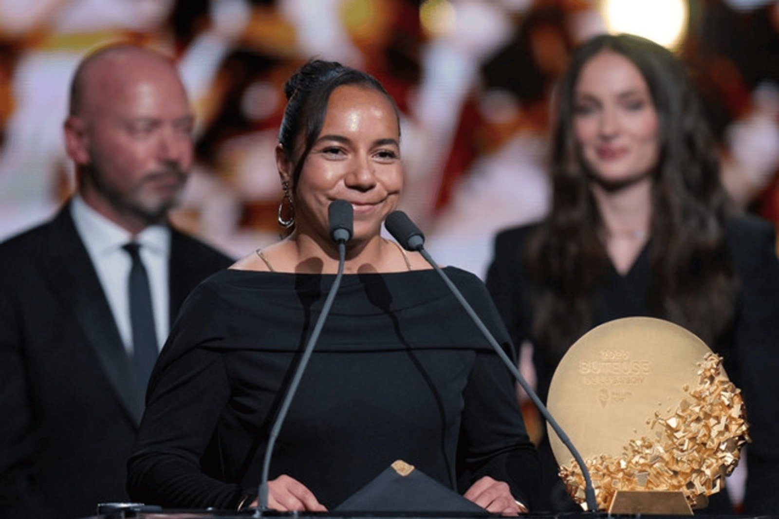Charlyn Corral recibe el Balón de Oro como goleadora del año tras marcar 49 tantos
