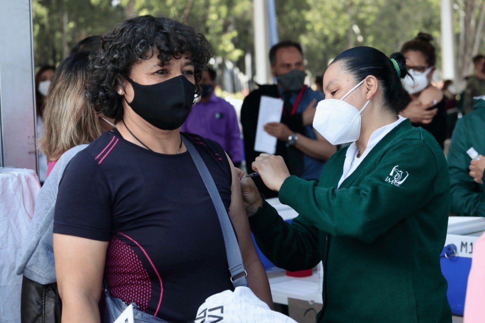 IMSS Querétaro programa vacunación contra Influenza y Covid-19 para la temporada invernal