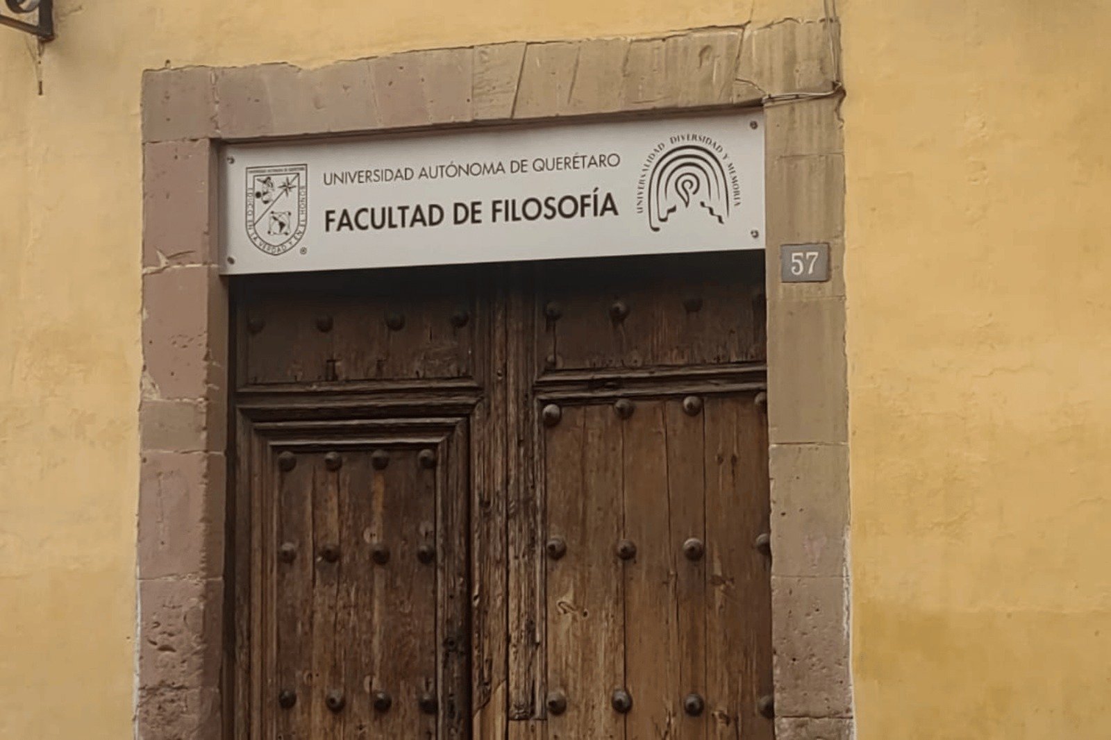 UAQ mantiene diálogo abierto y espera pliego petitorio de estudiantes en plantón