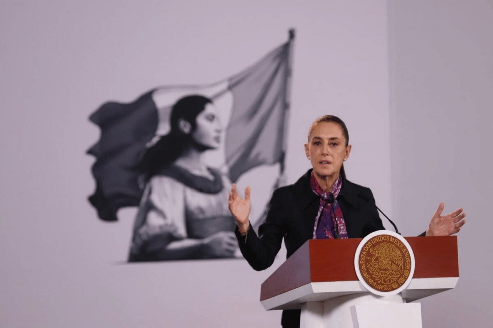 Claudia Sheinbaum plantea revisar contratos del INE y ampliar participación de proveedores electorales